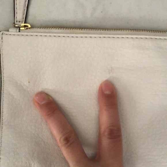 Michael Kors authentic Cream leather wristlet - Picture 3 of 4